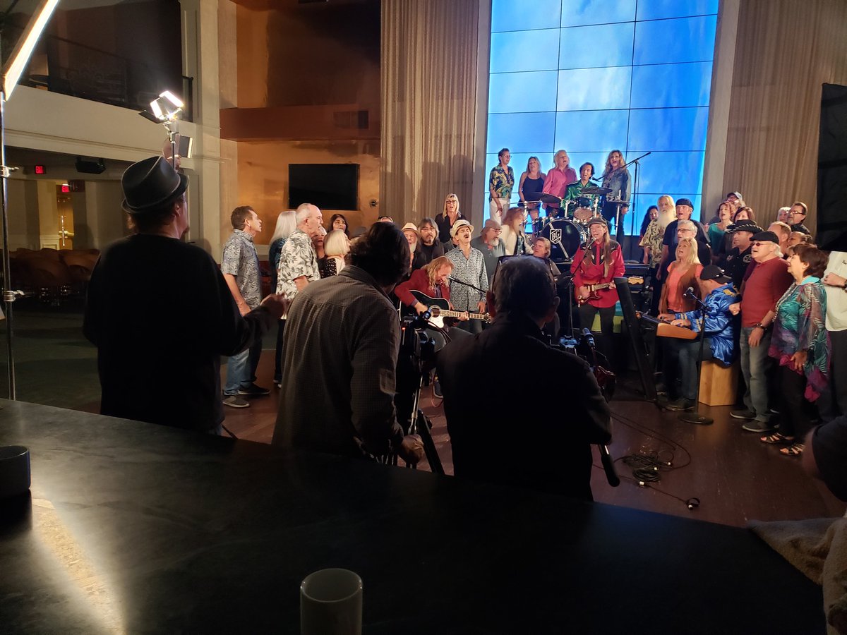 Music video premiere tonight 7PM PST of Mercer &amp; Sutter's "I'm Coming Home". youtu.be/qx9vIYfpQFs