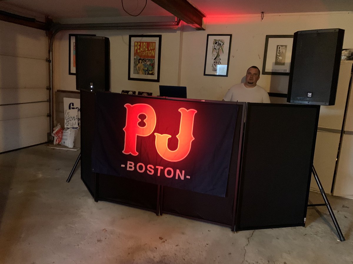 lkillino's tweet photo. Well.... it’s not Madison Square Garden and Eddie Vedder hasn’t rsvp’d, but someone is about to bring a playlist like no other to your quarantined homes! Jeff will be going Live from our garage in Throop, Pa with many of his favorites at 7pm @PearlJam https://t.co/9ZWLmBWAiU