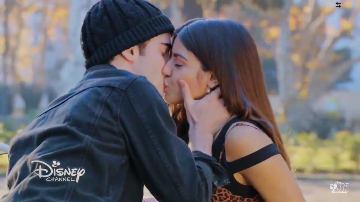 Um post de apreciação de beijo no pescoço de MerDer 😘 : r/greysanatomy, image size:1200x675