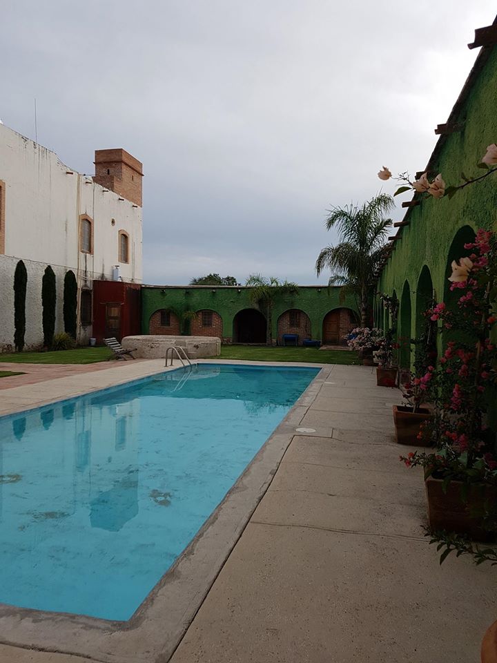 ZacatecasTravel's tweet photo. 👩‍❤👨 Hacienda Spa &amp; Hotel Aguagordita en Villa García de #ZacatecasDeslumbrante es perfecto para una escapada romántica y relajarte en pareja o realizar actividades como paseos a caballo, senderismo o ciclismo. #CuandoTodosEstemosBien. ✨💕 https://t.co/NHlXbREL49