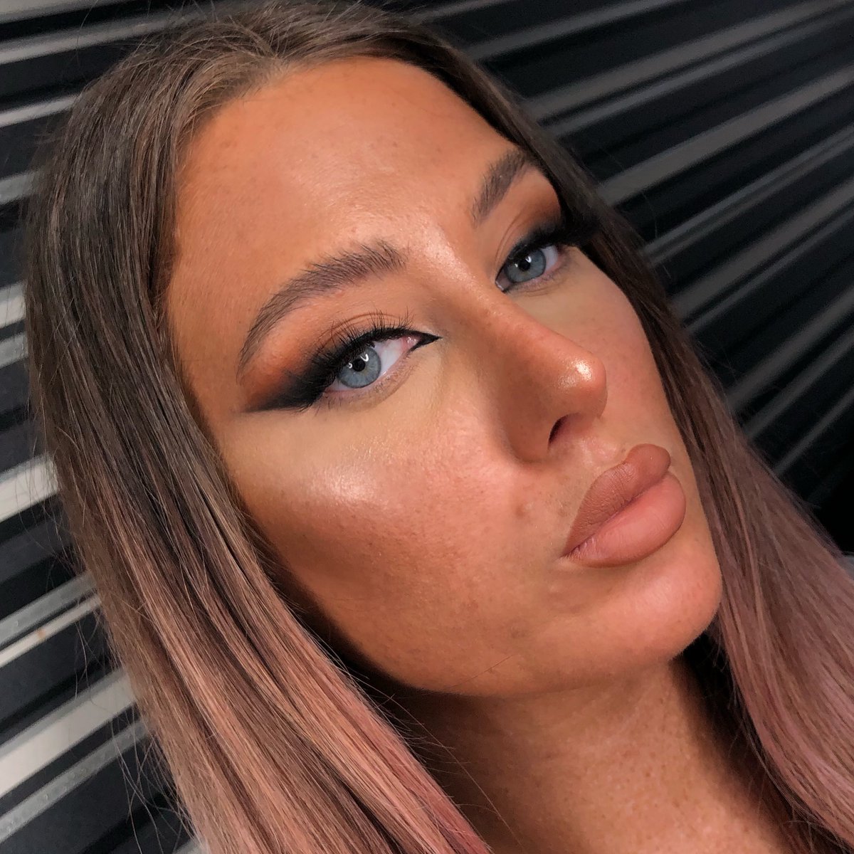 psychedelime's tweet photo. @milkmakeup me myself and i 👇🏽👇🏽✨ https://t.co/fLbWEWtE00