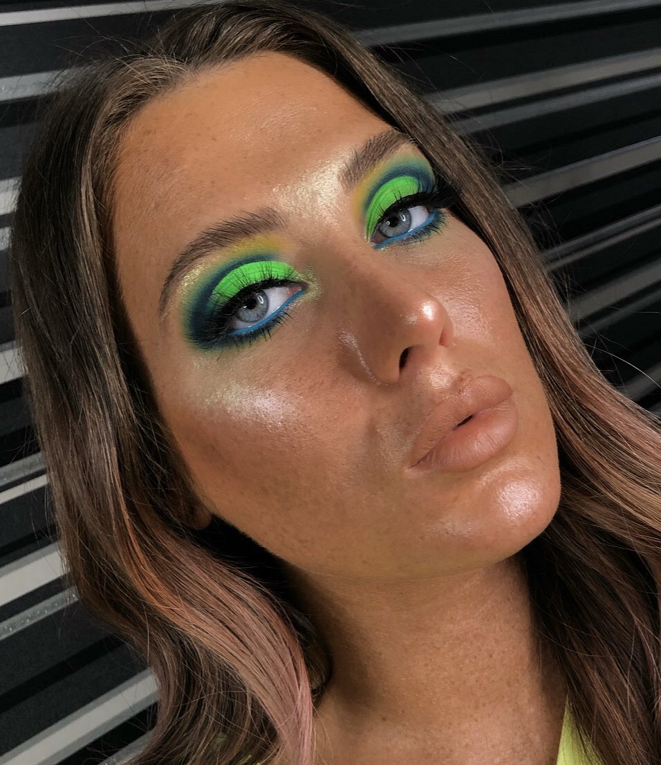 psychedelime's tweet photo. @milkmakeup me myself and i 👇🏽👇🏽✨ https://t.co/fLbWEWtE00