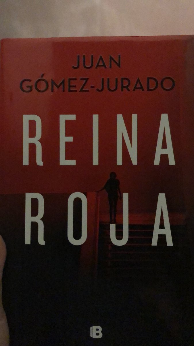 Gracias <a href="/JuanGomezJurado/">Juan Gómez-Jurado</a> por ser parte de mi confinamiento. Adiós “Reina Roja”, qué bueno fue leerte.🌹 “Loba Negra” allá vamos!