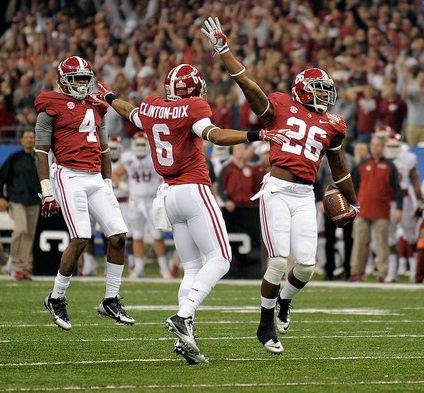 CrimsonClio's tweet photo. Can I still #AskLandon? Is this or, is this not, the greatest photo in the history of football. I mean, its up there, needs to be Daniel Moore’d @TheHumble_21
#RollTide https://t.co/23Klg9MS6m