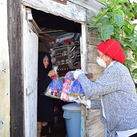 danielpchavez's tweet photo. @PlansocialRD #CoronavirusRD
¡Gracias Constanza! 🌳🇩🇴
Con tu clima fresco y gente buena nos recibiste, y nos llevamos la mejor experiencia.
#Constanzeros , gente feliz y agradecida por recibir en la puerta de sus casas y de forma equitativa ayuda en alimentación. https://t.co/QegdktLOPS