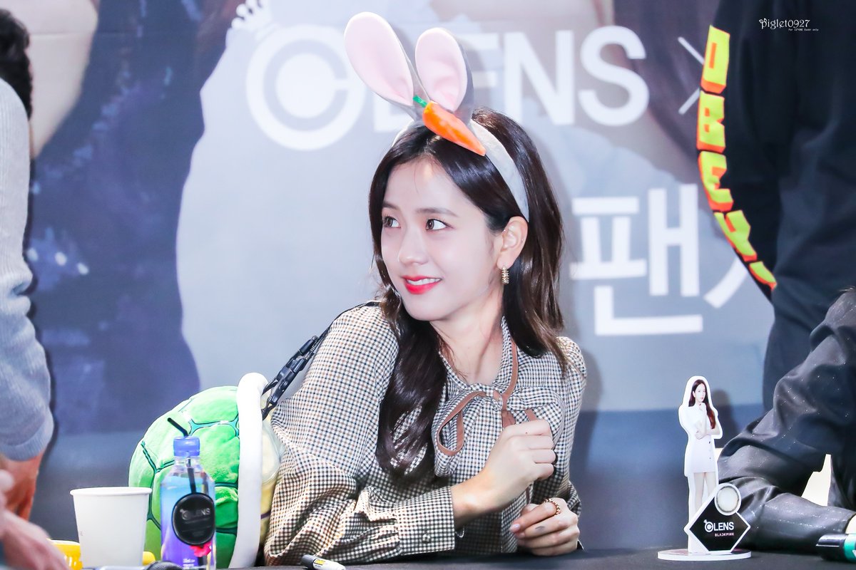 piglet_0927's tweet photo. 191012

Jisoo🐢🐰Kim

#AprilFoolsDay #BLACKPINK #BlackPink #블랙핑크 #Jisoo #지수 https://t.co/lrWbjUQuIR