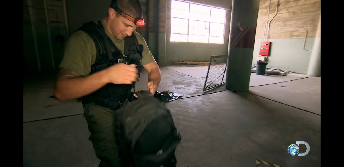 pirzan_turel's tweet photo. @NUjournos Video Cri-tweet - Variety of shots used is incredible, wideshots, close ups, POV segments and really creative b-roll sequences. It's also a super interesting video in terms of content. Tight editing and animation adds to the production value. 
https://t.co/AzWxxgMm3K https://t.co/O1tYcb3xfz