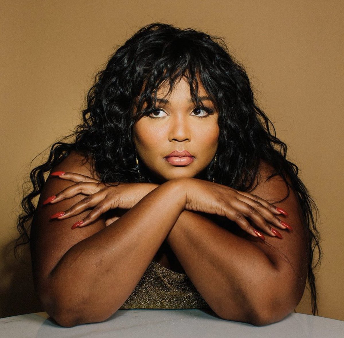 PopCrave's tweet photo. Medical staff thank @lizzo for providing meals amid COVID-19 pandemic. https://t.co/t8H7DDSimx