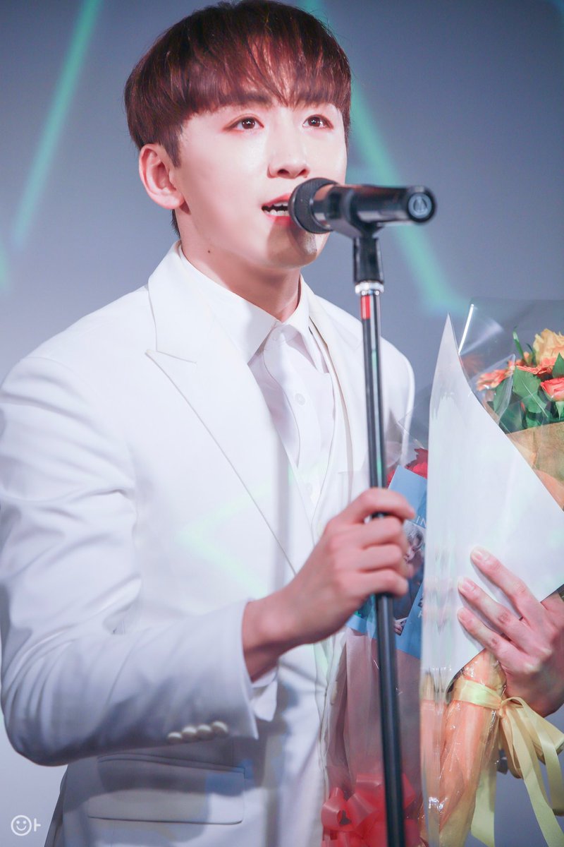 JUNHOs_House's tweet image. *⋆::2020.03.11::⋆*

💐

#로엘 #roel #선호 #김선호
#산호서노파워 #홧팅
#ARGON #아르곤 #アルゴン
#COLORFUL #Give_me_dat
#GO_FORWARD