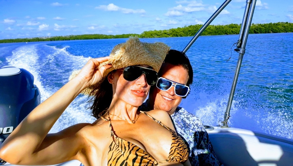 Couple's reTREAT. Enjoy a PRIVATE boat ride for 2 (or your entire crew). 305-900-7350

#1stMateClaire #keyslife #aquablueadventures #GoPhotography #romanticgetaway #honeymoondestination #weekendgetaway #honeymoon  #getaway #couplestrip #beachvacation #couplestravel
