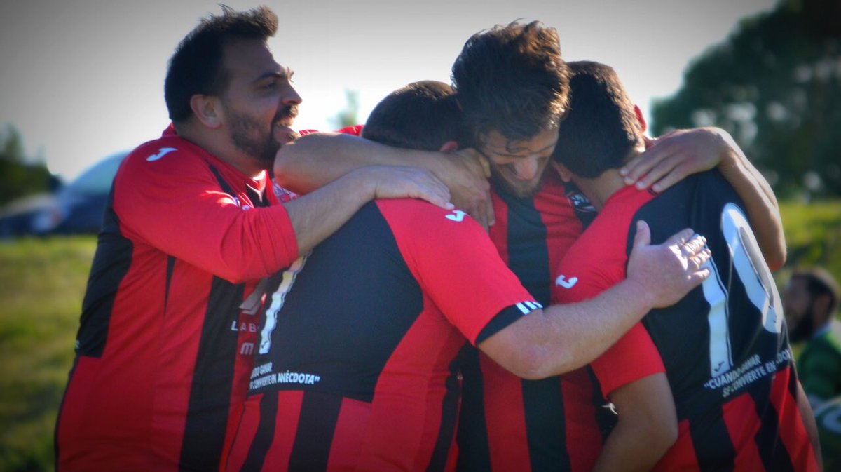 leyendasmvd's tweet photo. Volvemos al 2017 para rememorar un partidazo👏🏼
Con un golón⚽️ de Súper Jairo desde la mitad de la cancha, @LABALLENAfutbol se llevó tres puntazos y una anécdota más.

#LeyendasHistóricas📝 
#modoMVD💪🏽 https://t.co/cwXIxt1GVN