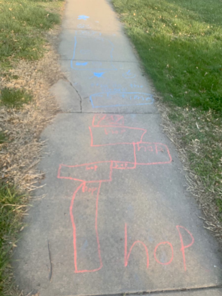 apetersenks's tweet photo. I love our neighborhood, Tuesday night edition. #StayHomeKansas🌻 https://t.co/M6Odt0SMcI