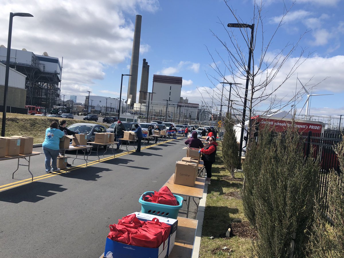 marconya's tweet photo. Terrific 1st distributing chromebooks for @EverettMASchool students. Thank you school staff, @everettpolicema @EverettMaFire and so many volunteers who came to assist. On for tomorrow through Friday. #COVID19out https://t.co/8rmREaNMDa
