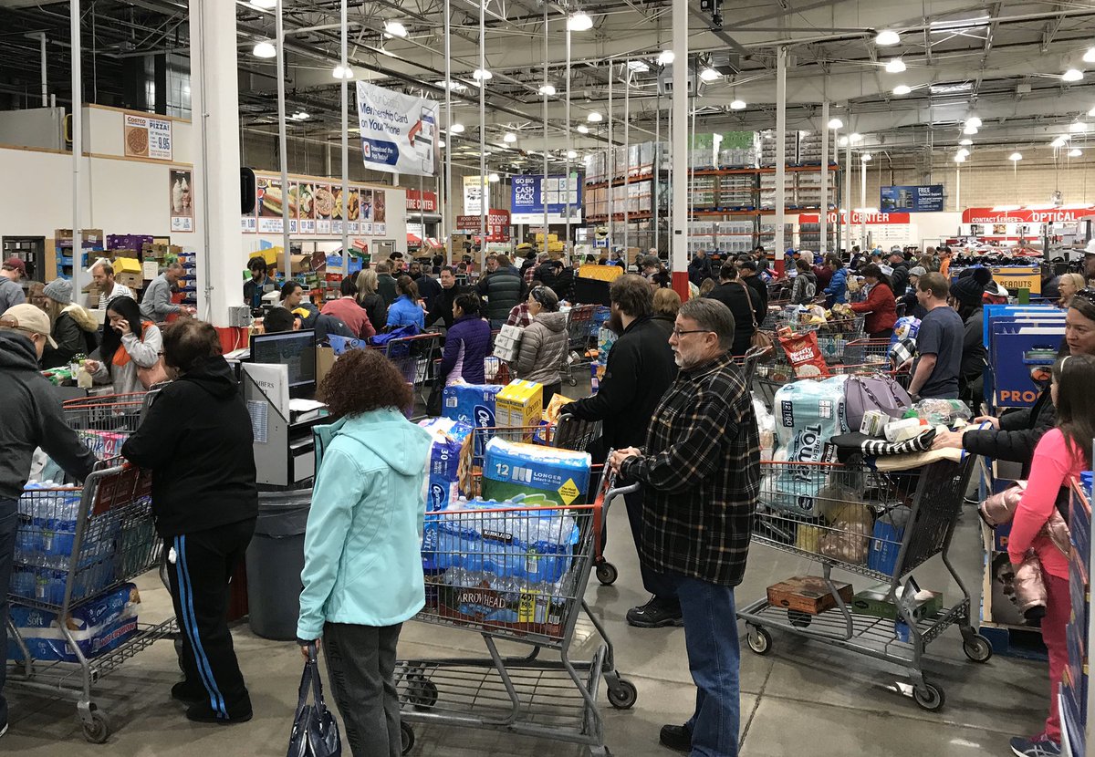 loveonlyworks's tweet photo. What are rules that you use when going to a store? Besides mask and gloves. #Corvid19 #SocialDistancingTips
1. Never go into a crowded store most likely the items you wanted are already gone. (Photo Cred Denver Post @denverpost) Example below https://t.co/9BrY1UQaDR