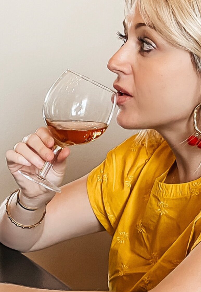 chelshoop's tweet image. I might have dark roots and some grays that need to be covered, but at least my lashes aren’t struggling! (Lash boost for the win!) @RodanFieldsHQ #lashboost