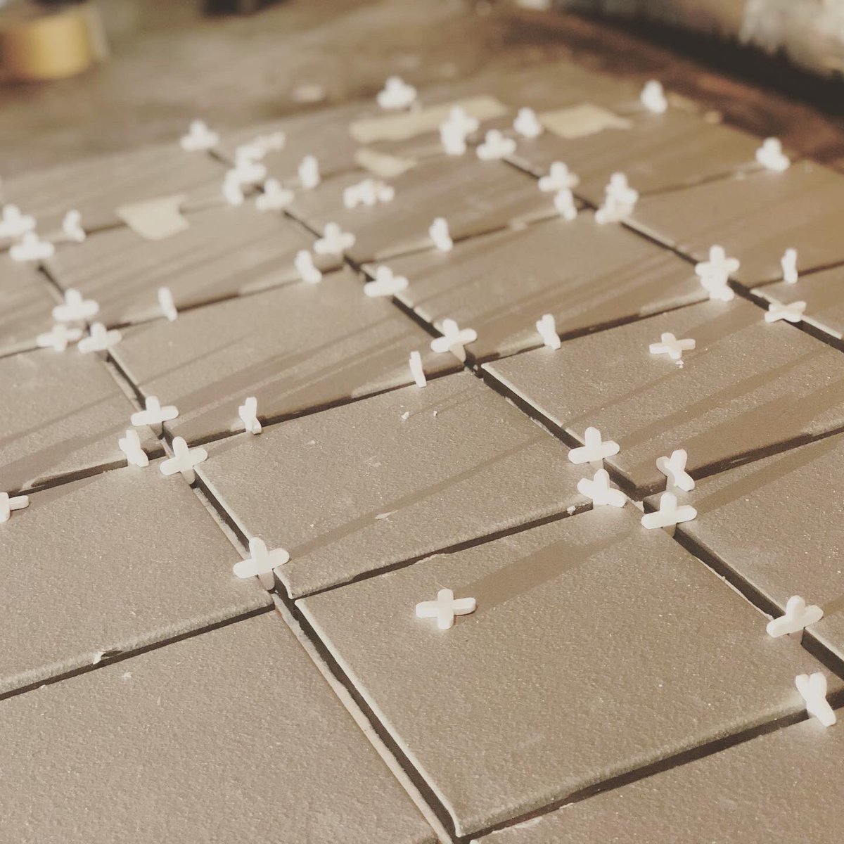 RhythmRoomLA's tweet photo. Tiling on the way, new copper  counter tops, plumbing and prep for more demo 🔨🔨🔨😉 hope everyone is keeping their spirits up ❤️ #hanginthereLA #downtownla #angelenos #rhythmroomla #la #dtla #rrla #games #livemusic #cocktails #food #chess #checkers #whiskey #rebuild #upgrade https://t.co/JeWnx3RbDi