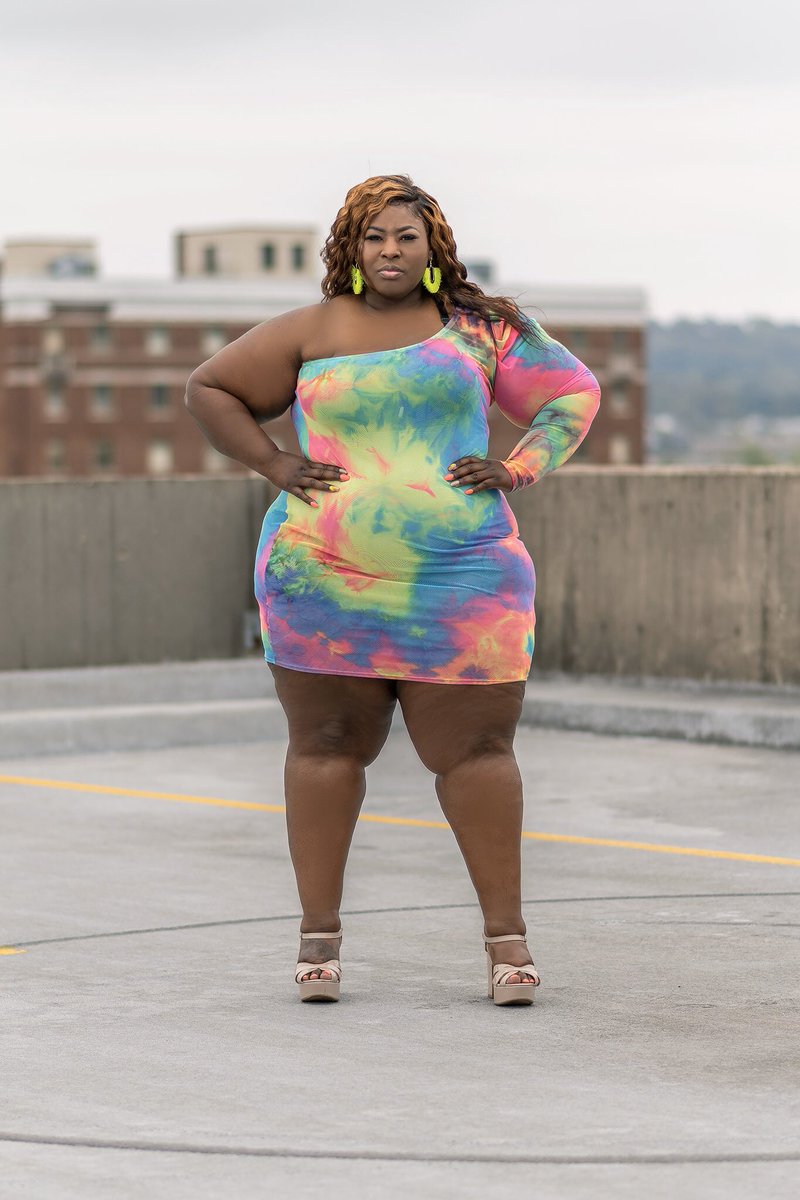 6FTCURVES's tweet photo. Shop this look today Best of both worlds @6FTCURVES @TCFStyle #plussizemodel #bbwchallenge #plussizeblogger #Curvesteam https://t.co/Gyv1ADoCBU