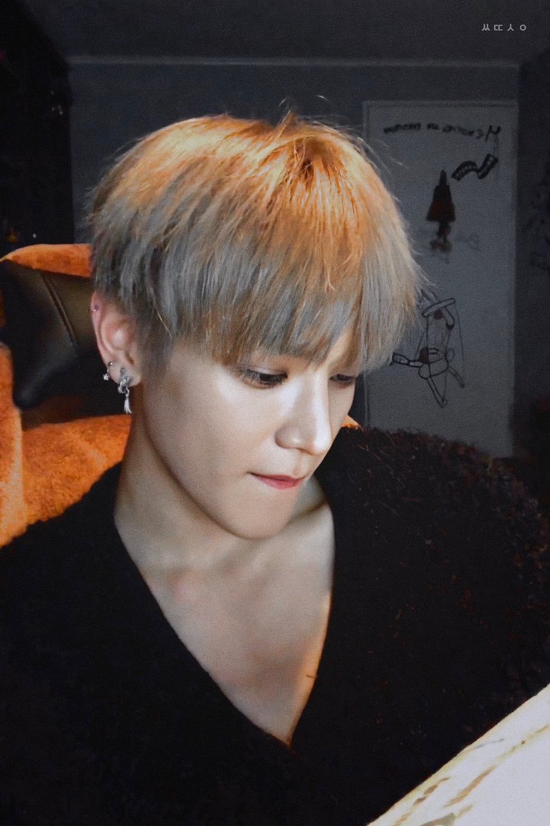 yongtrophile's tweet photo. ใครผ่านมาเห็นต้องกราบไหว้ค่ะ สมเด็จพระบรมมหาแทยง เซฟเก็บไปติดฝาบ้านได้ค่ะ ยิ่งยืนนานยิ่งเมื่อย
#AprilFoolsDay https://t.co/l3uWJsgvvr