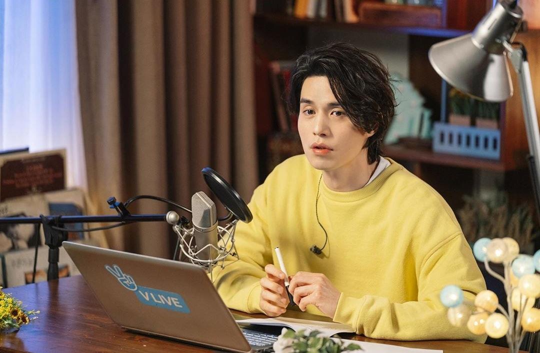 leedongwookbr's tweet photo. 📸 #Bastidores  #RadioApart #Vlive. 
🌻🌻🌻 https://t.co/ndCe3dIuPE