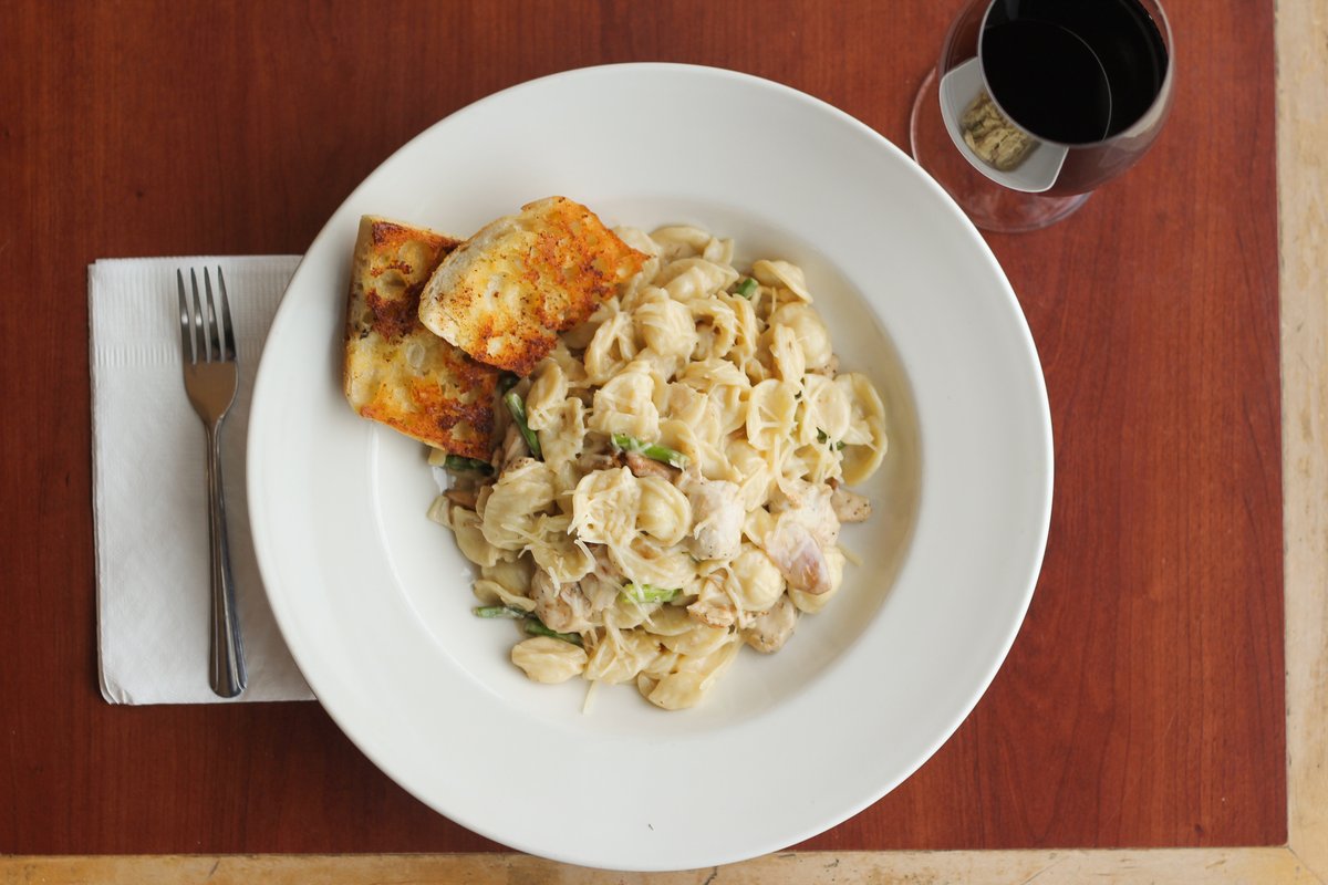 CapersCafePDX's tweet photo. Orecchiette pasta with jidori chicken, sage and wild mushrooms to go! https://t.co/ubFPAvzsNZ
