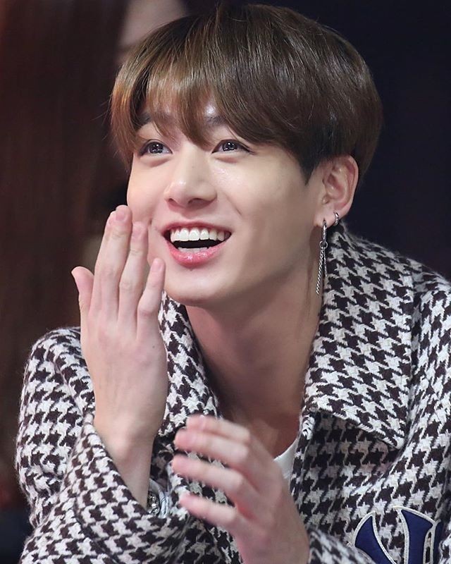 Jungkook big sparkly doe eyes; a devastating thread