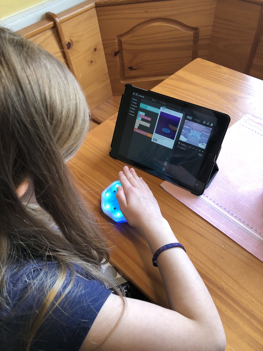 ProjectRiorden's tweet photo. Coding with @TeamKano and #frozen trying to #AwakenTheElements. Such a well designed coding kit! https://t.co/eSzYnLXDGe