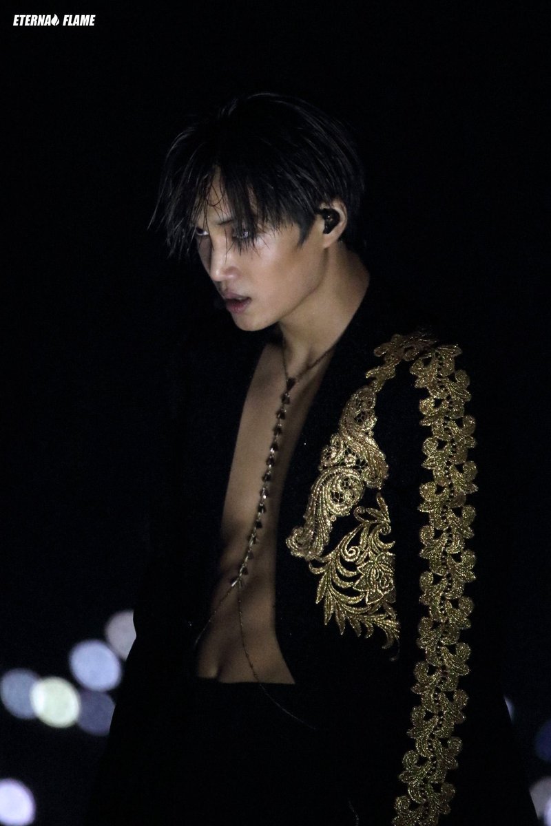 The1stTower_'s tweet photo. ชั้นชอบเพราะ แม่ไซต์บ้านอื่นวงอื่นปล่อยรูปลูกชั้น ซึ่งมันเป็นสไตล์ที่แตกต่างจากเดิม #AprilFoolsDay https://t.co/VLwinEHlIy
