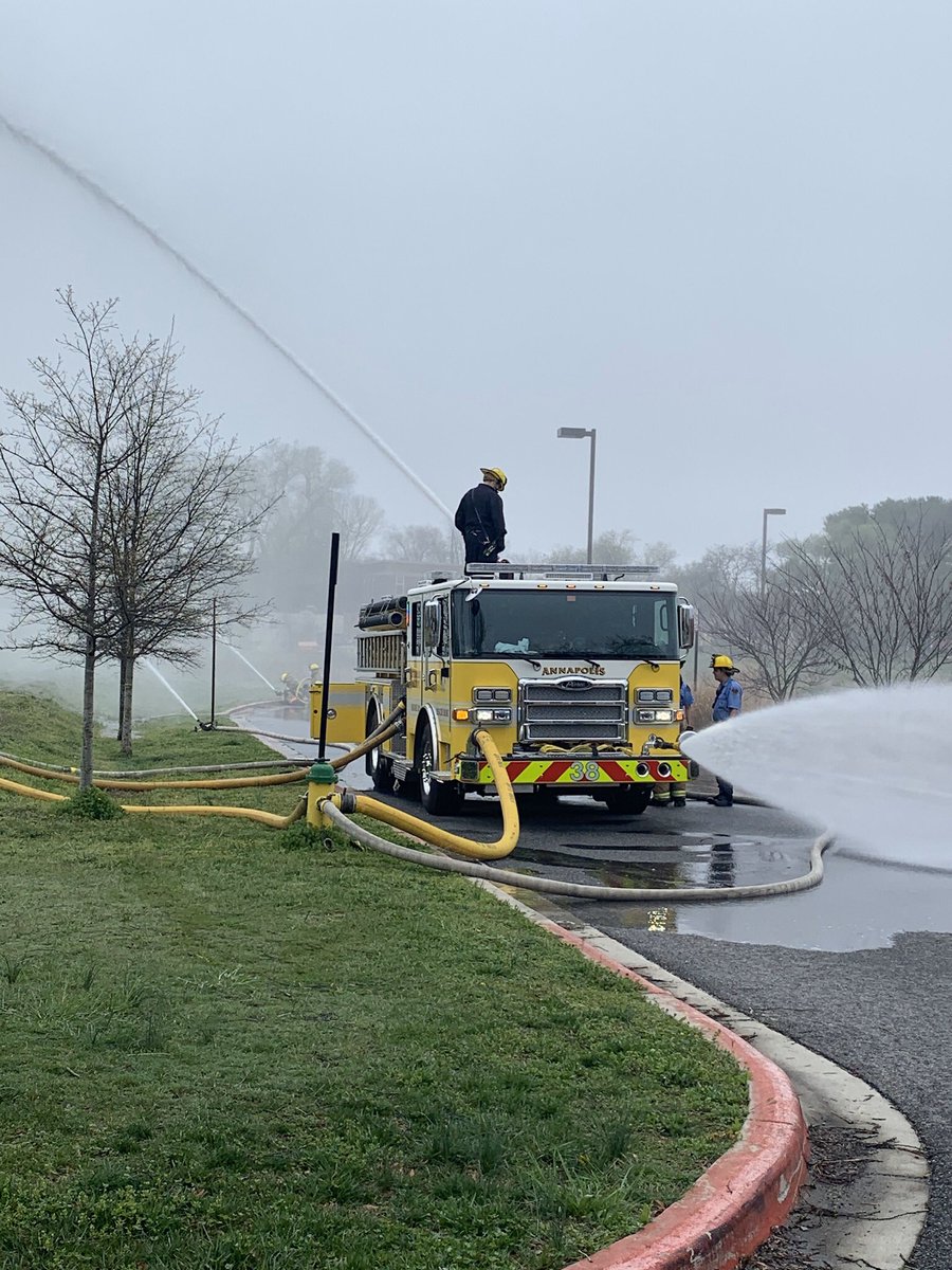 Being a #ProactiveEngineDriver means making sure you have all the H2O you may potentially need. Prepare for the heavy hookup every call, every time. 50psi static yielded 1800gpm through a 1250gpm pump. @FirehouseExpo <a href="/iaff1926/">AnnapolisFD IAFF</a> <a href="/makinthepush/">Lawrence Schultz</a> <a href="/AnnapolisFire/">Annapolis Fire Dept</a> <a href="/CMDFOOLS/">CMD FOOLS</a>