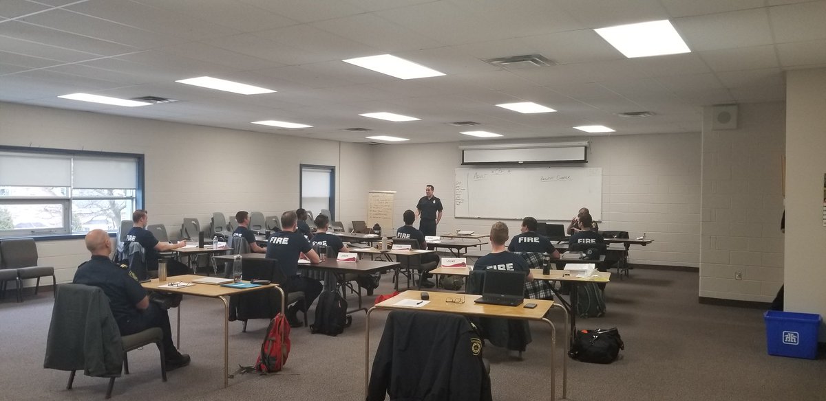 Rob_Martin101's tweet photo. #Kitchener please help us send a special thanks to @WoolwhichFire St Jacob's station for use of their awesome facility.
Great neighbours helping build up fire service resources in our region.
#grateful #bettertogetherish #recruitclass #staysafe #stayhome #SocialDistancing https://t.co/DhyWwnzeWU