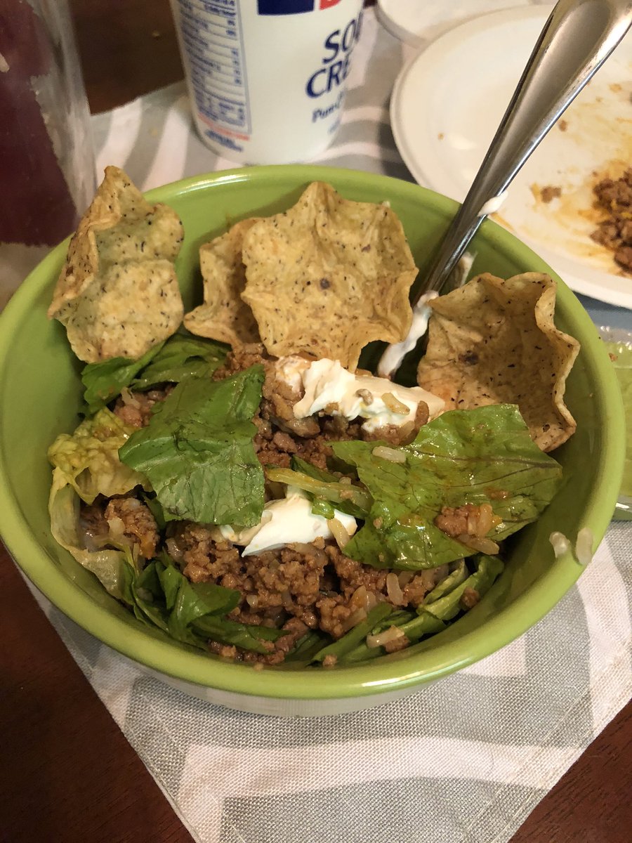 SLeonard_118's tweet photo. Taco Bowls at Mrs. Leonardโs house for #LMESTacoTuesday !!! ๐ฎ๐ฎ๐๐ @LyonsMill https://t.co/iEkOOKleFp