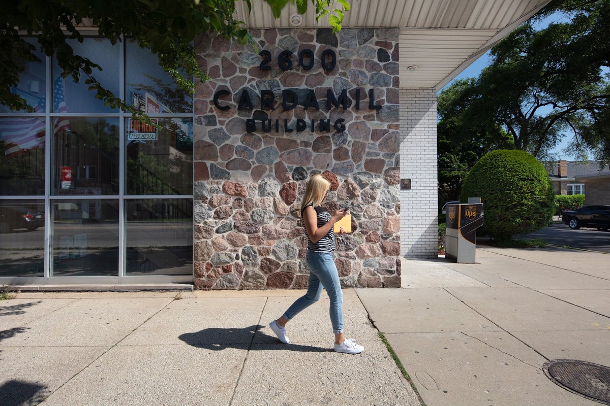 LEEBEY's tweet photo. Alright, let’s end our stay-at-home Chicago architecture tour with a glimpse of those zany midcentury commercial buildings on west Petersen. I shot em in 2018 for a @ChicagoMag piece. Enjoy! https://t.co/PN217J9OcZ
