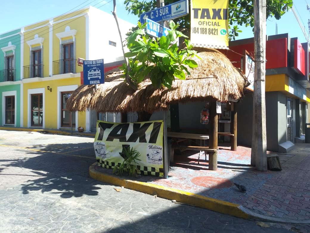 Noticaribe's tweet photo. #ADEMÁS “ESTO PARECE UN PUEBLO FANTASMA” …NI CON HURACANES HABÍA TANTA DESOLACIÓN: Casi muerta, la Quinta Avenida y acceso a las playas vedado por virus https://t.co/6FMnov44c7 https://t.co/w2ctVaKAy8