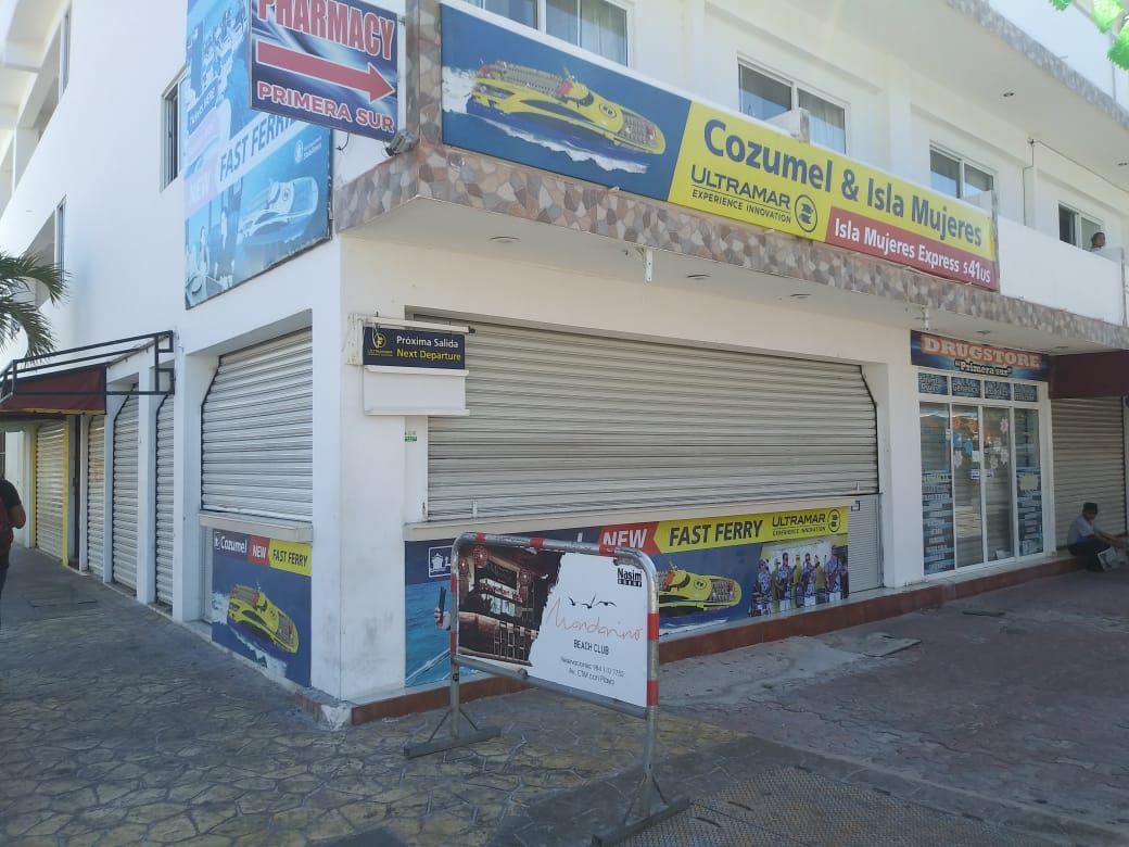 Noticaribe's tweet photo. #ADEMÁS “ESTO PARECE UN PUEBLO FANTASMA” …NI CON HURACANES HABÍA TANTA DESOLACIÓN: Casi muerta, la Quinta Avenida y acceso a las playas vedado por virus https://t.co/6FMnov44c7 https://t.co/w2ctVaKAy8