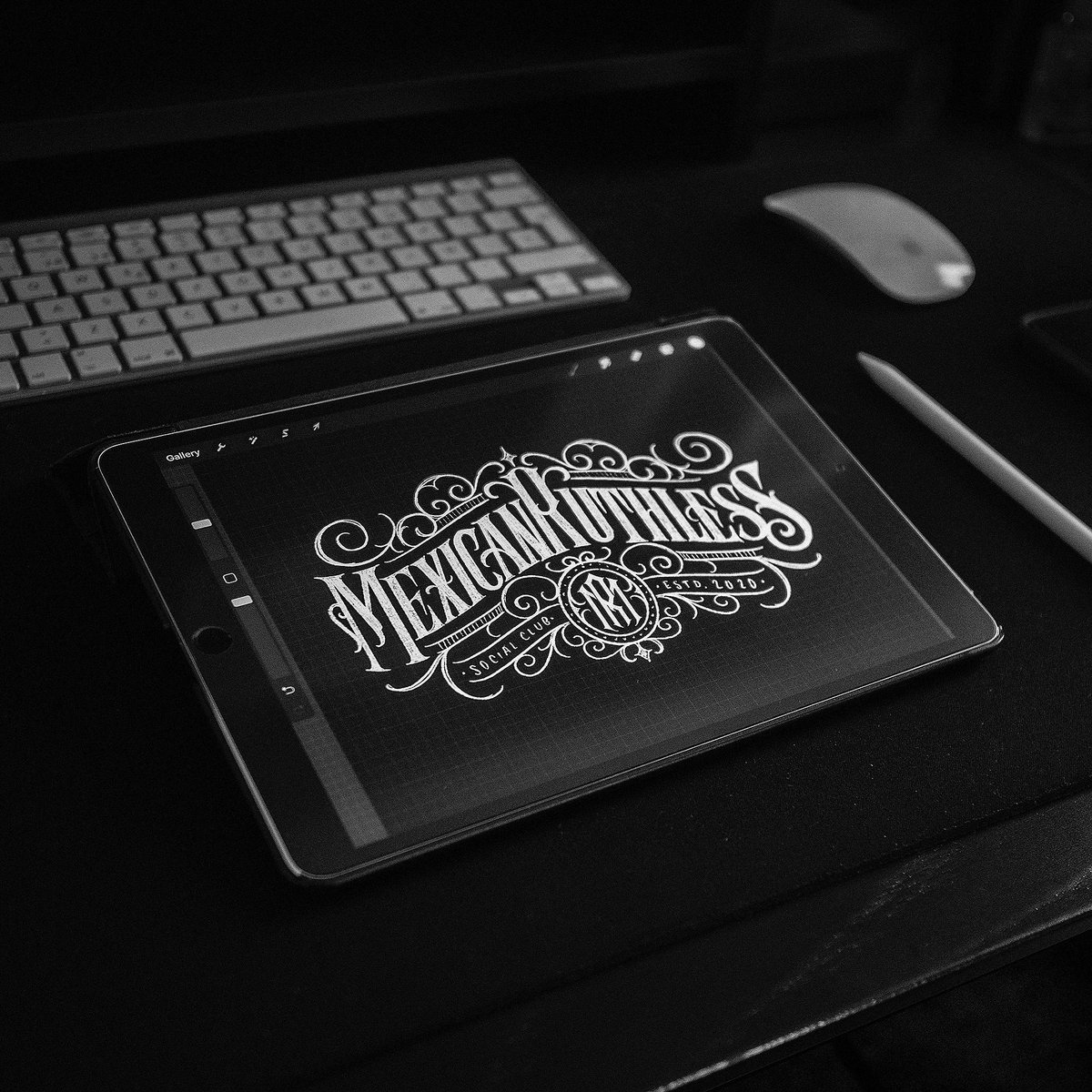 Zhompi's tweet photo. Still working. Still sketching.
If you have any ideas for your projects, shot me a DM 📩 and we can help each other 🤙🏼🔥
.
.
.
.
.
.
#Handlettering #Lettering #Type #Logotype #Monogram #ipadpro2017 #ipadpro #applepencil #procreate #paperlike #logo #mexican #work #freelancers https://t.co/1OVHNMpZSL