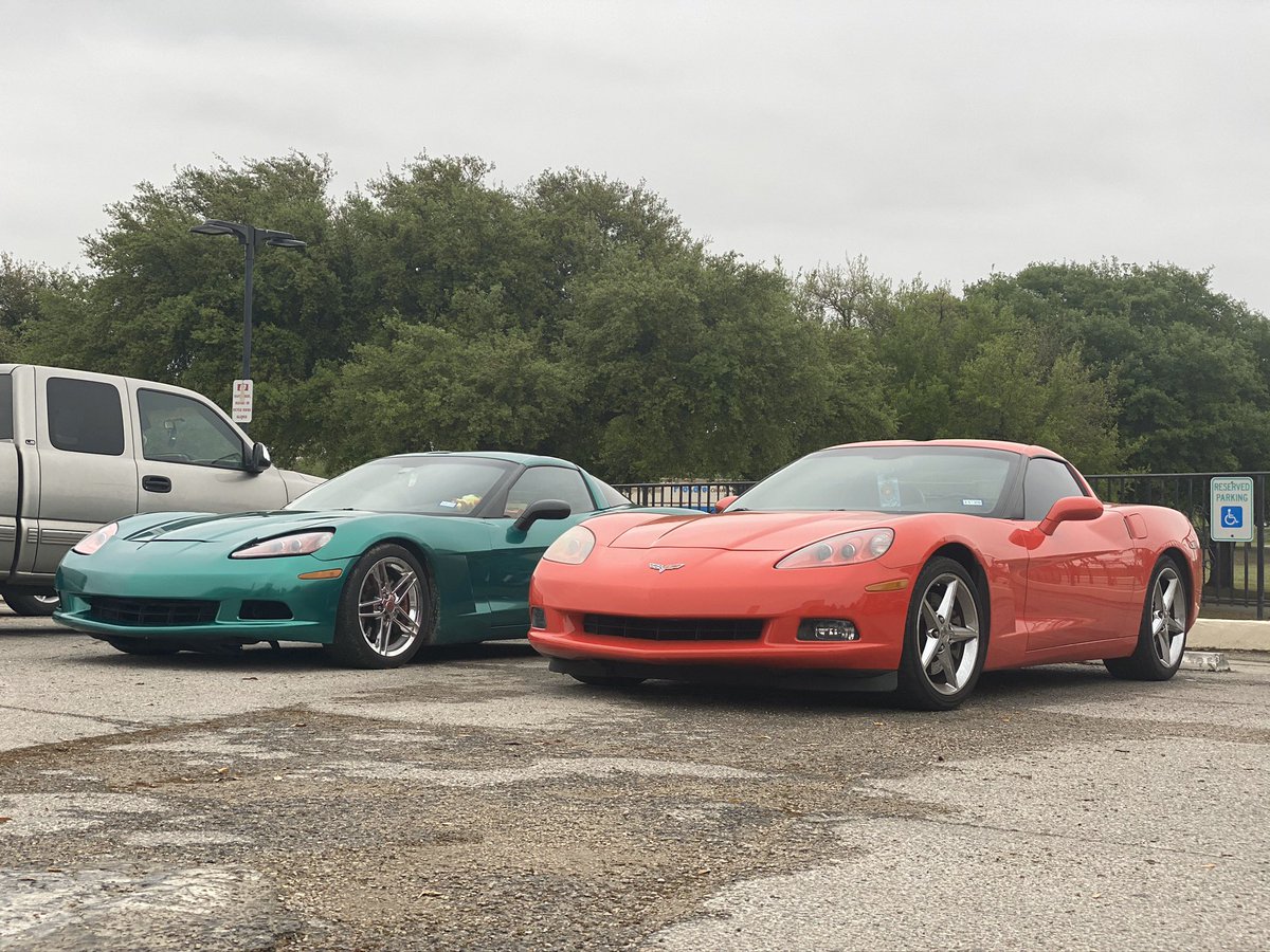 HeyIts_Marc's tweet image. So I got this a while ago, just never posted it 😅 but my baby’s back with a whole new look 😍❤️  also got a few pictures with my Uncles C6 😁

#vznaryz #corvette #cammed