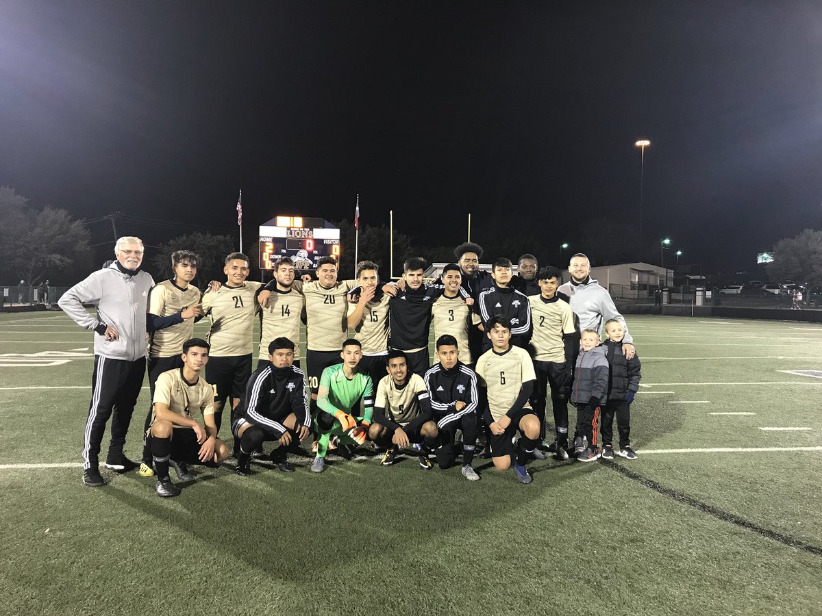 LSOCsoccer's tweet photo. Can’t wait to get the gang back together!! ⚽️😎 @Chulis214 @soccer_jaden @JAmbriz6 @dtx_gabriel @B0yDtx @JuniorE210 @Jesse04424598 https://t.co/m0cB2W1TVv