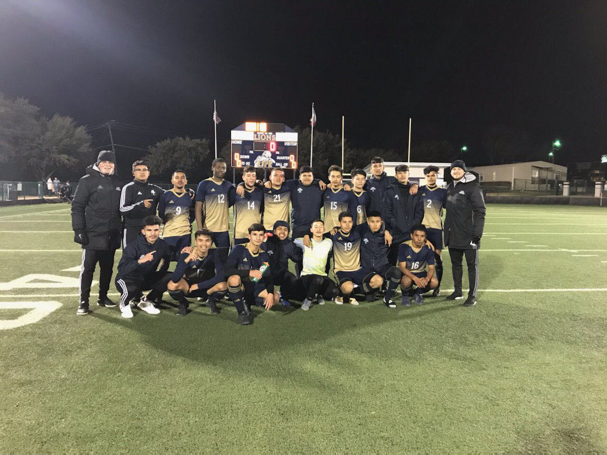 LSOCsoccer's tweet photo. Can’t wait to get the gang back together!! ⚽️😎 @Chulis214 @soccer_jaden @JAmbriz6 @dtx_gabriel @B0yDtx @JuniorE210 @Jesse04424598 https://t.co/m0cB2W1TVv