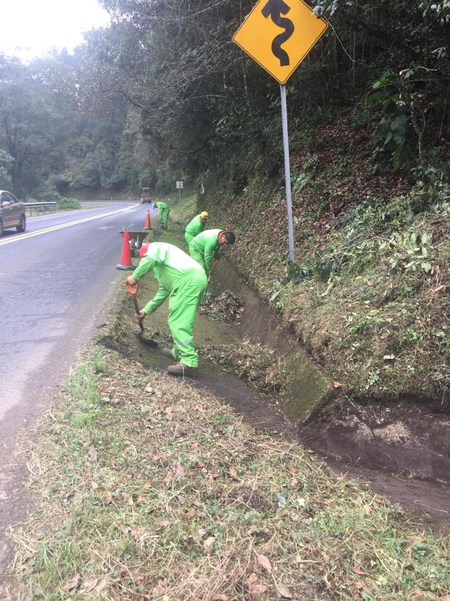 JoscarAB's tweet photo. @IRMD2020 #IRMD2020 #PHOTOIRMD2020 Desde #Mexico con la conservación de carreteras del estado de #Puebla. Saludos 🚧👷🏻‍♂️⚒⏳📡 @SalvaFdezAyala https://t.co/NSWMeF5OHg
