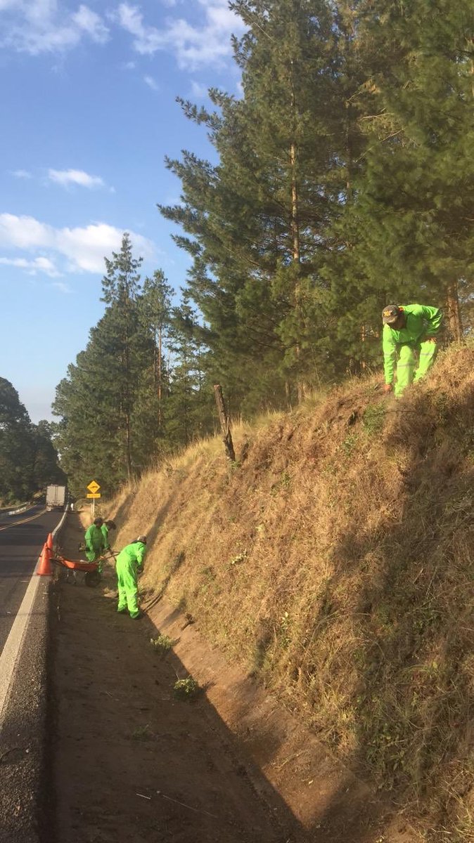 JoscarAB's tweet photo. @IRMD2020 #IRMD2020 #PHOTOIRMD2020 Desde #Mexico con la conservación de carreteras del estado de #Puebla. Saludos 🚧👷🏻‍♂️⚒⏳📡 @SalvaFdezAyala https://t.co/NSWMeF5OHg
