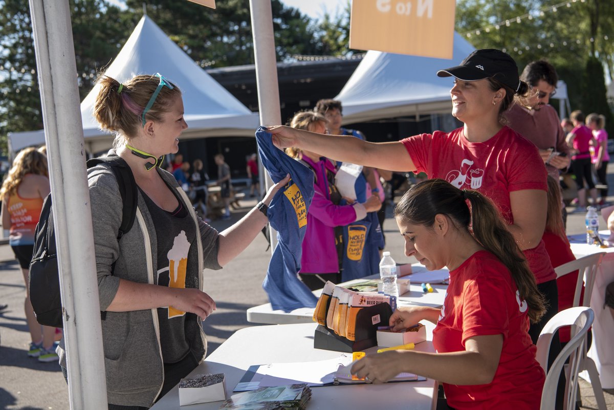 CanadianBeerRun's tweet image. Love beer, but hate to run? Join our amazing volunteer team! Hand out steins at the finish line, help at registration or man the bag check - we've got jobs for everyone! Learn more here! raceroster.com/events/2020/27…
