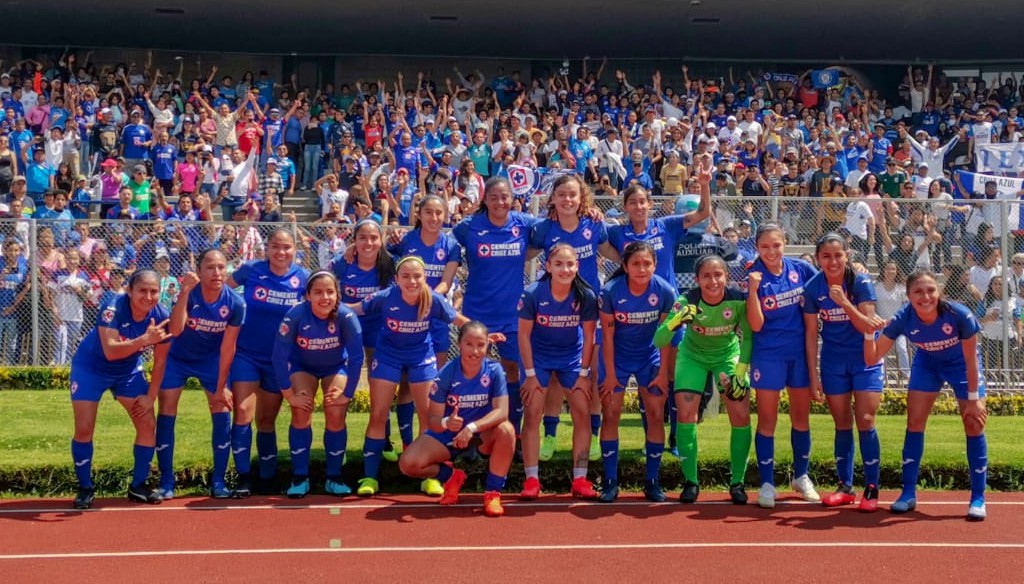 AzulFemenil's tweet photo. ¡Hey! 🙋🏻‍♀️ @AmericaFemenil
¡Con mucho gusto aceptamos el reto!
1. Escudo 💙
2. Estadio 🏟️
3. Afición 😍
4. Jugadoras 👭

Retamos a:
🇲🇽
@TuzosFemenil
@NecaxaFemenil
@XolosFemenil
🇪🇸
@AtletiFemenino

#UnaFormaDeVida 💙
#FootballClubChallenge https://t.co/S5LMtADUvc