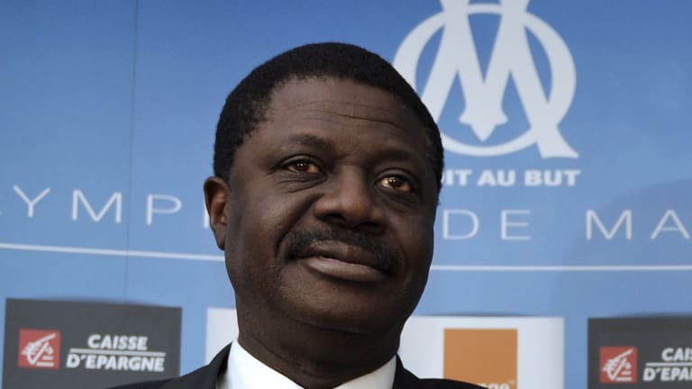 lucasinked's tweet photo. Pape diouf quelle tristesse bordel, je suis déboussolé, j'ai connu l'OM avec toi, une étoile de brillera au dessus du vélodrome, je suis triste et pensif, un grand homme. C'est dur. #TEAMOM #MerciPape #PapeDiouf 😥😥😥🙏🙏🙏⭐⭐⭐ https://t.co/cmybWFA6qO