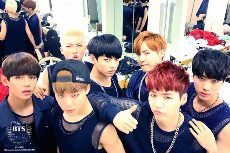 Когда был дебют бтс. Бтс 2013 дебют. Bts группа в 2013 году. Дебют бтс 2013 дата. Дата дебюта бтс.