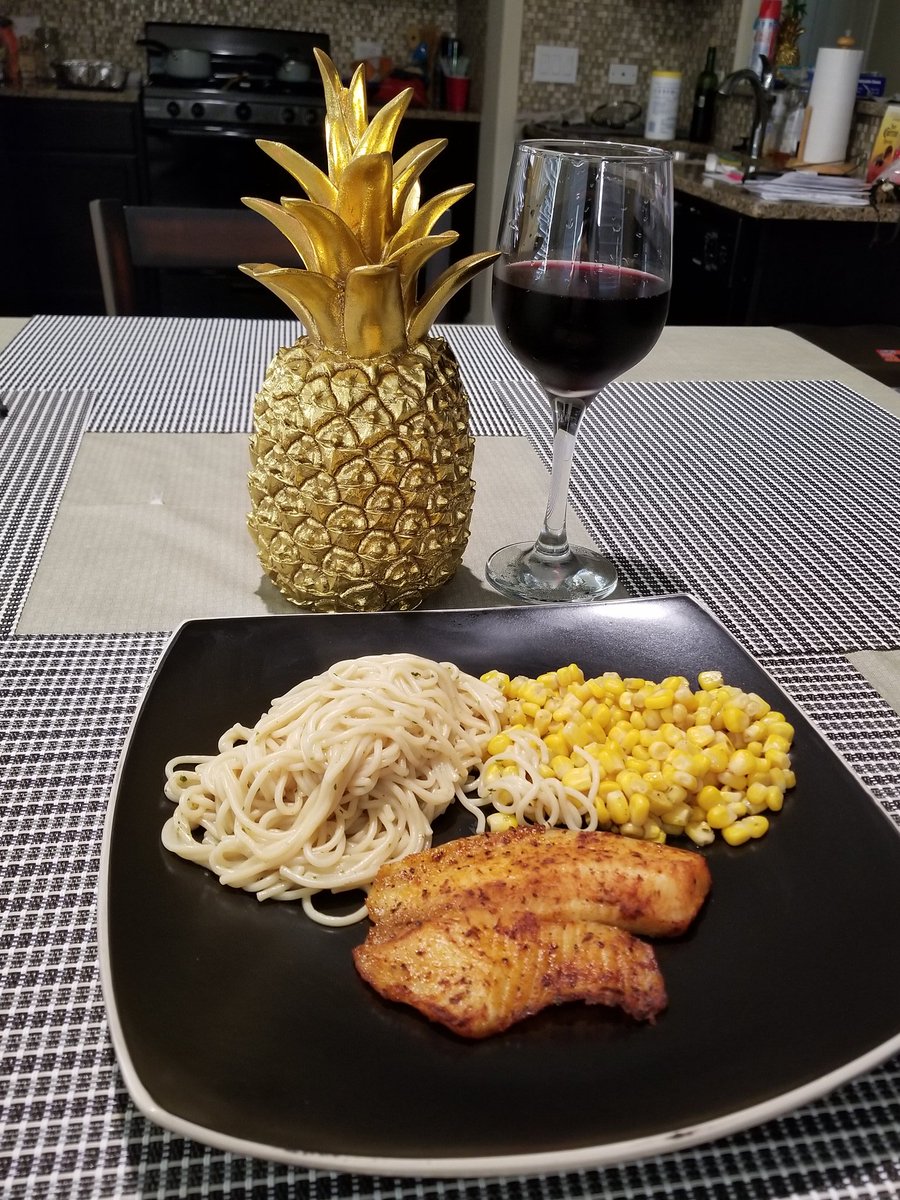 shas832's tweet photo. Tonight's Dinner ... got a little fancy and had some merlot too! #ChefHomeboyardee https://t.co/VshUfQHGQS
