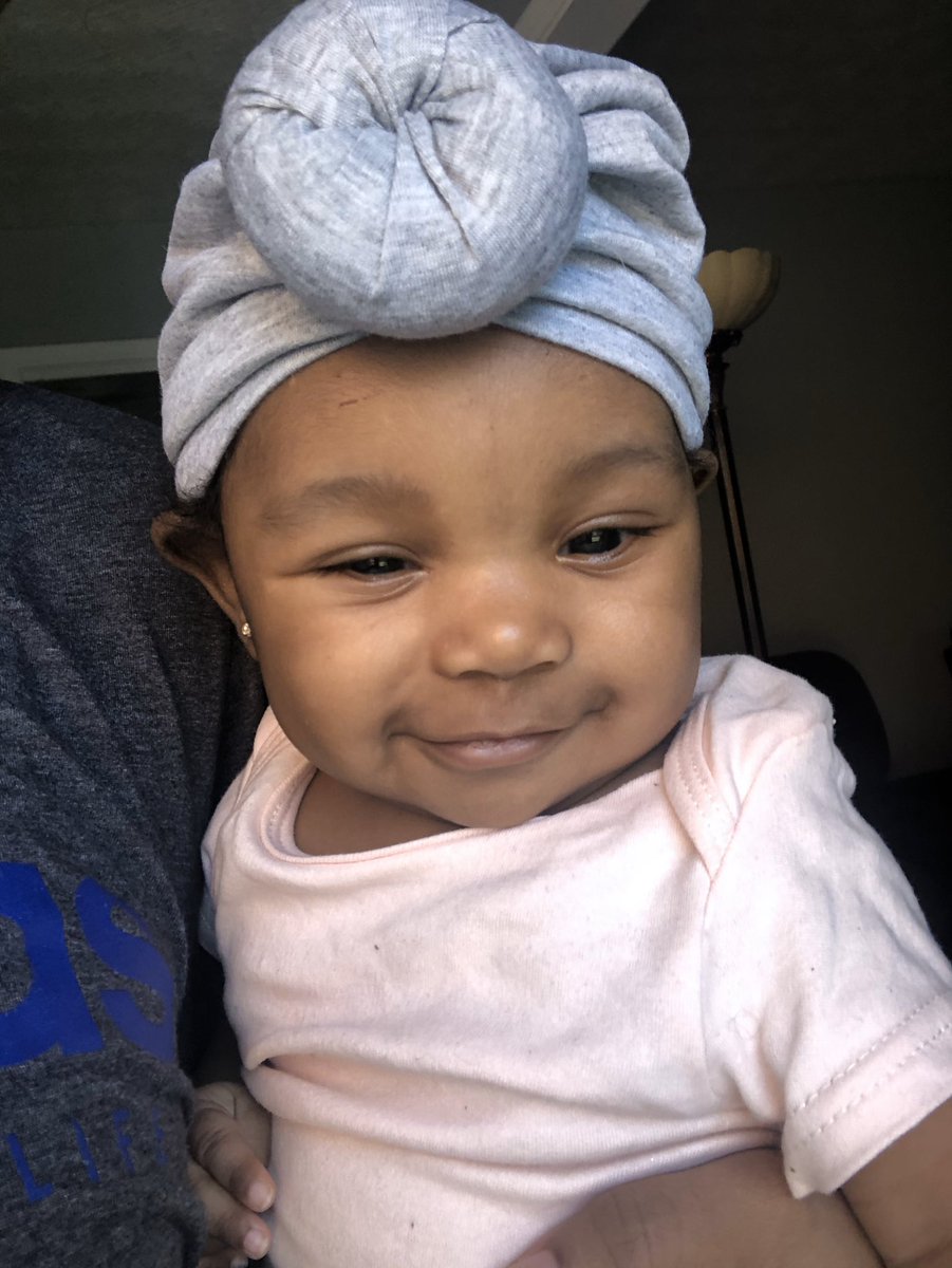 __Heyseuss's tweet photo. Crazy a year ago today I got the news I was going to be a father 😭 look at my beautiful baby girl ❤️❤️ #SwampBaby 🐊💚 https://t.co/iaSXJTTg38