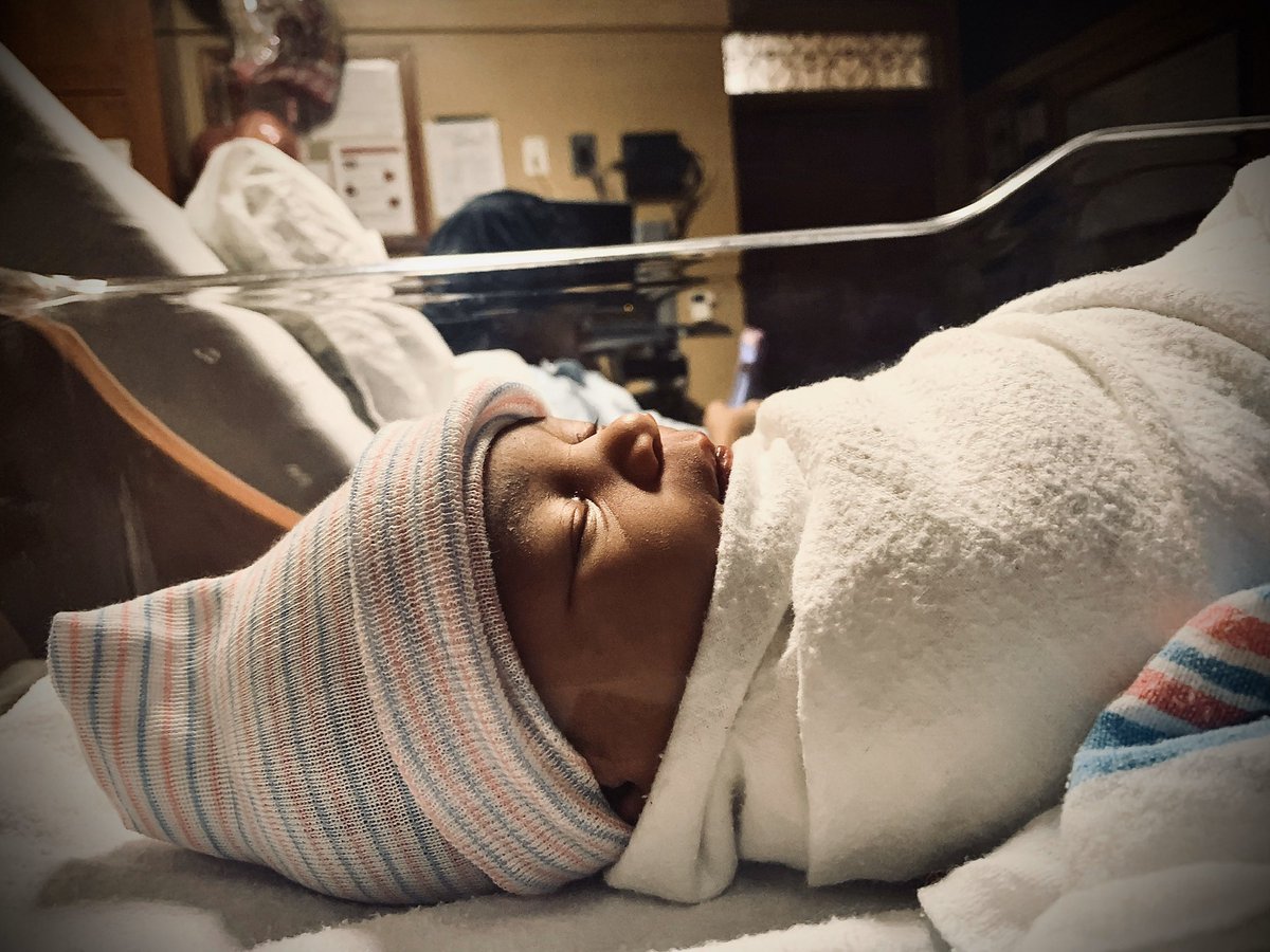 __Heyseuss's tweet photo. Crazy a year ago today I got the news I was going to be a father 😭 look at my beautiful baby girl ❤️❤️ #SwampBaby 🐊💚 https://t.co/iaSXJTTg38