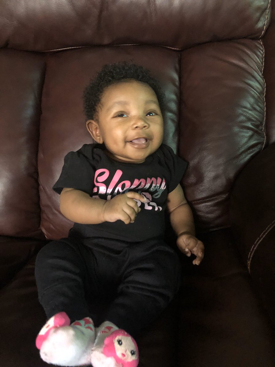 __Heyseuss's tweet photo. Crazy a year ago today I got the news I was going to be a father 😭 look at my beautiful baby girl ❤️❤️ #SwampBaby 🐊💚 https://t.co/iaSXJTTg38