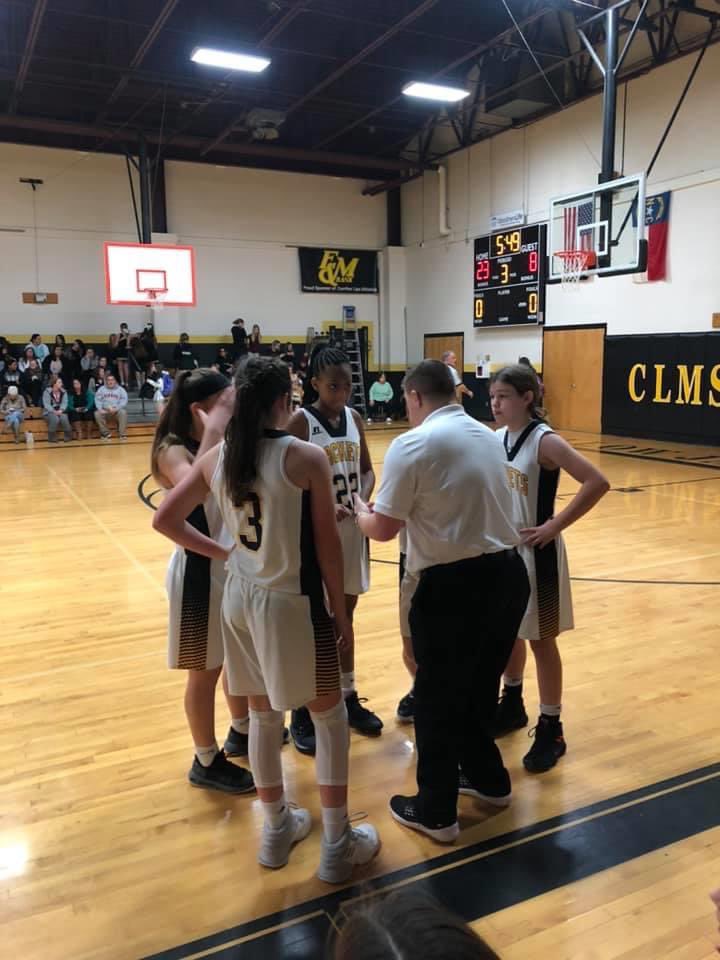 tylerrea3's tweet photo. Challenge from @CoachBasinger accepted.   Post pic of yourself coaching. U have 24 hrs to respond if you’re nominated or donate $20 to local charity.  I nominate @coach_shaver https://t.co/8GI3enT5fg