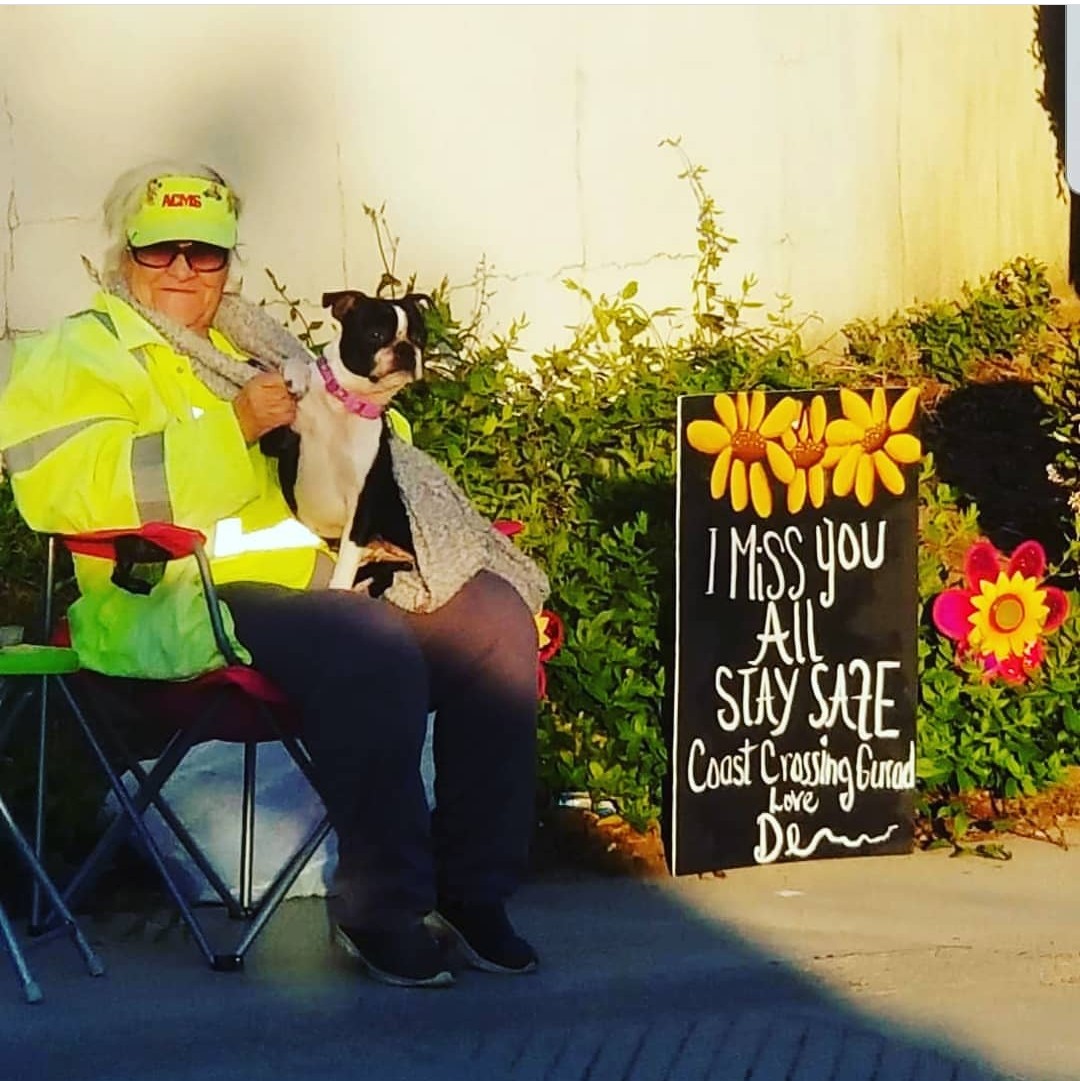 Look who we bumped into? Ms. Keener, our crossing guard sending Fontana students a message.  We miss you too!❤ <a href="/FontanaUnified/">Fontana Unified</a> @FUSD_CC