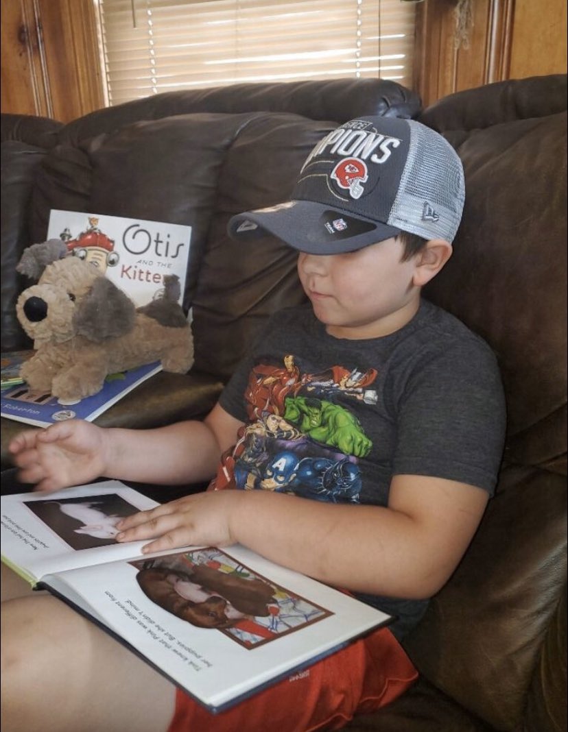 Coach_VThomas's tweet photo. Round 3 Sounds Good to me! @ThomasEdisonES @MNPSSoutheast #VirtualSpiritWeek #virtualreadmeweek #readmeweekrevamped #tipyourhatday https://t.co/r7yDdXXqGL